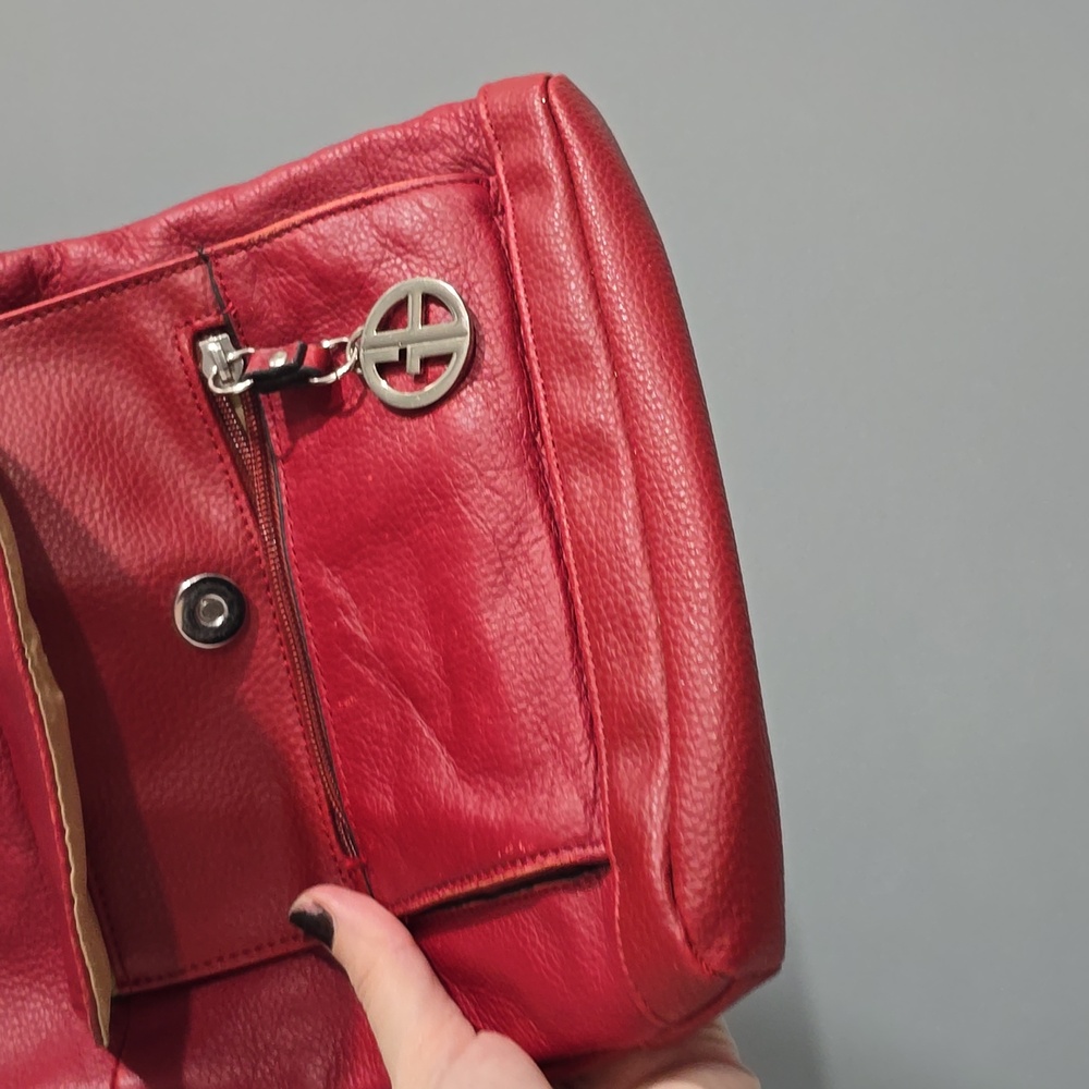 Giani Bernini Leather Red Shoulder Bag. - Picture 10 of 16
